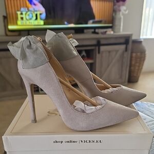 Women's Pointed Stiletto Heels in Light Gray with Bow Accent